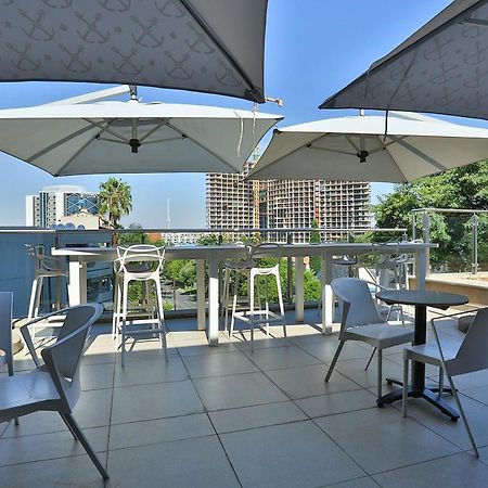 305 Sandton Skye Йоханнесбург Экстерьер фото